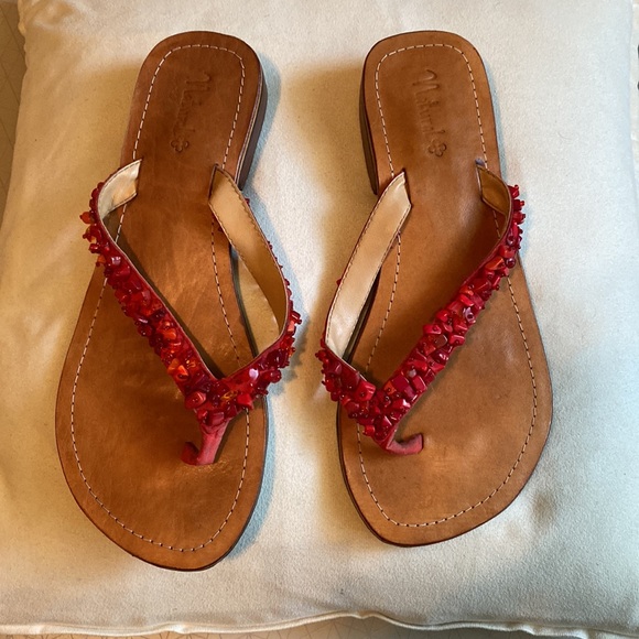 Leather flip flop sandals with hand beaded details - Picture 5 of 5